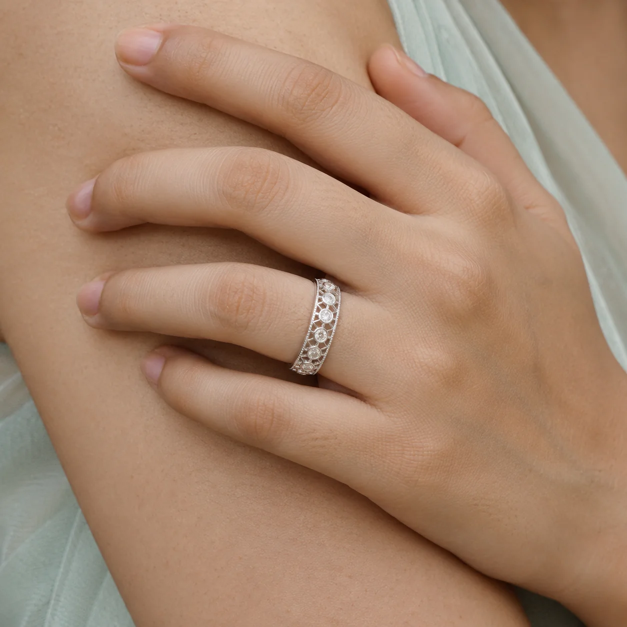 Aurielle Vintage Lattice Band Ring - Image 4