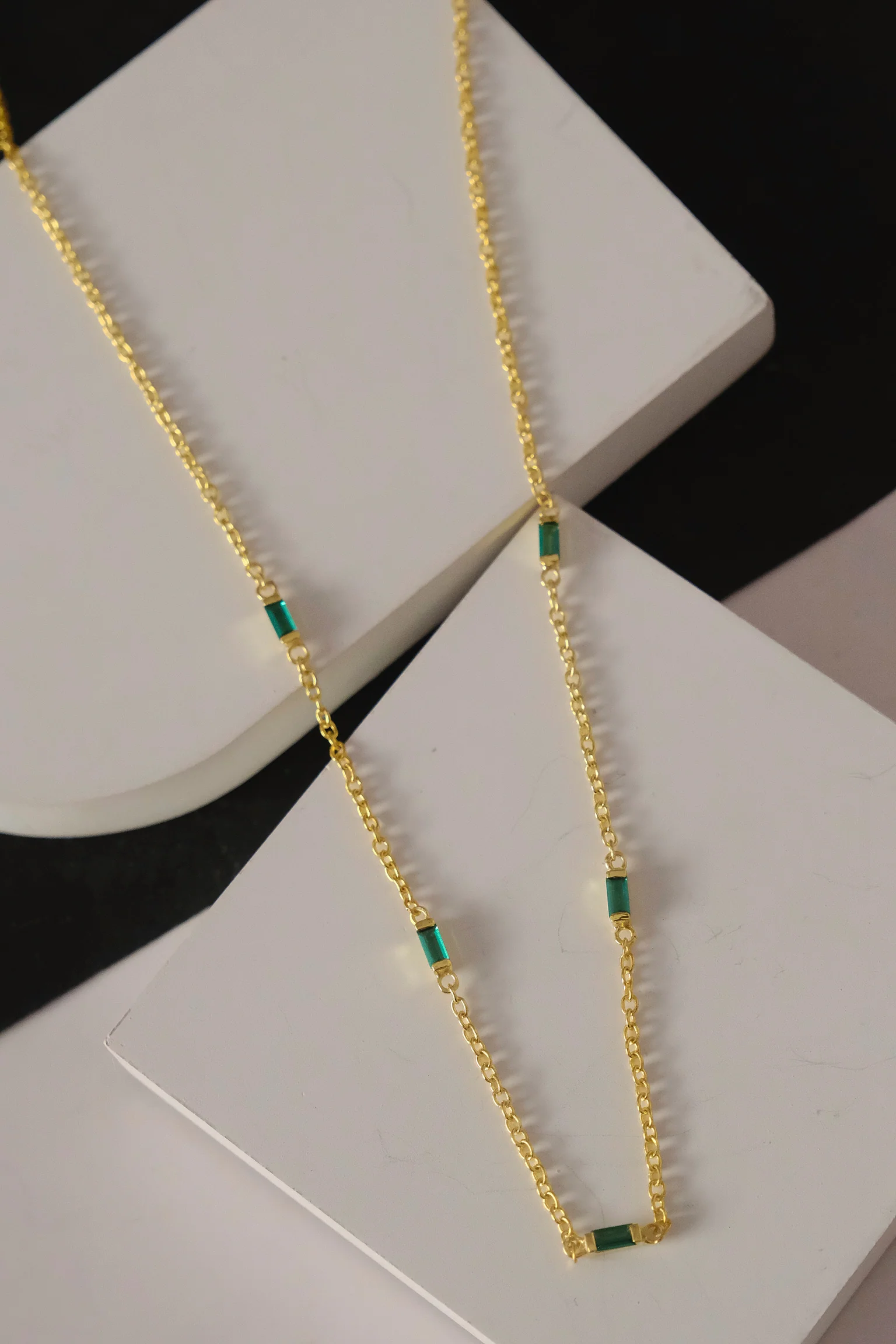 Emerald Baguette Necklace - Image 5
