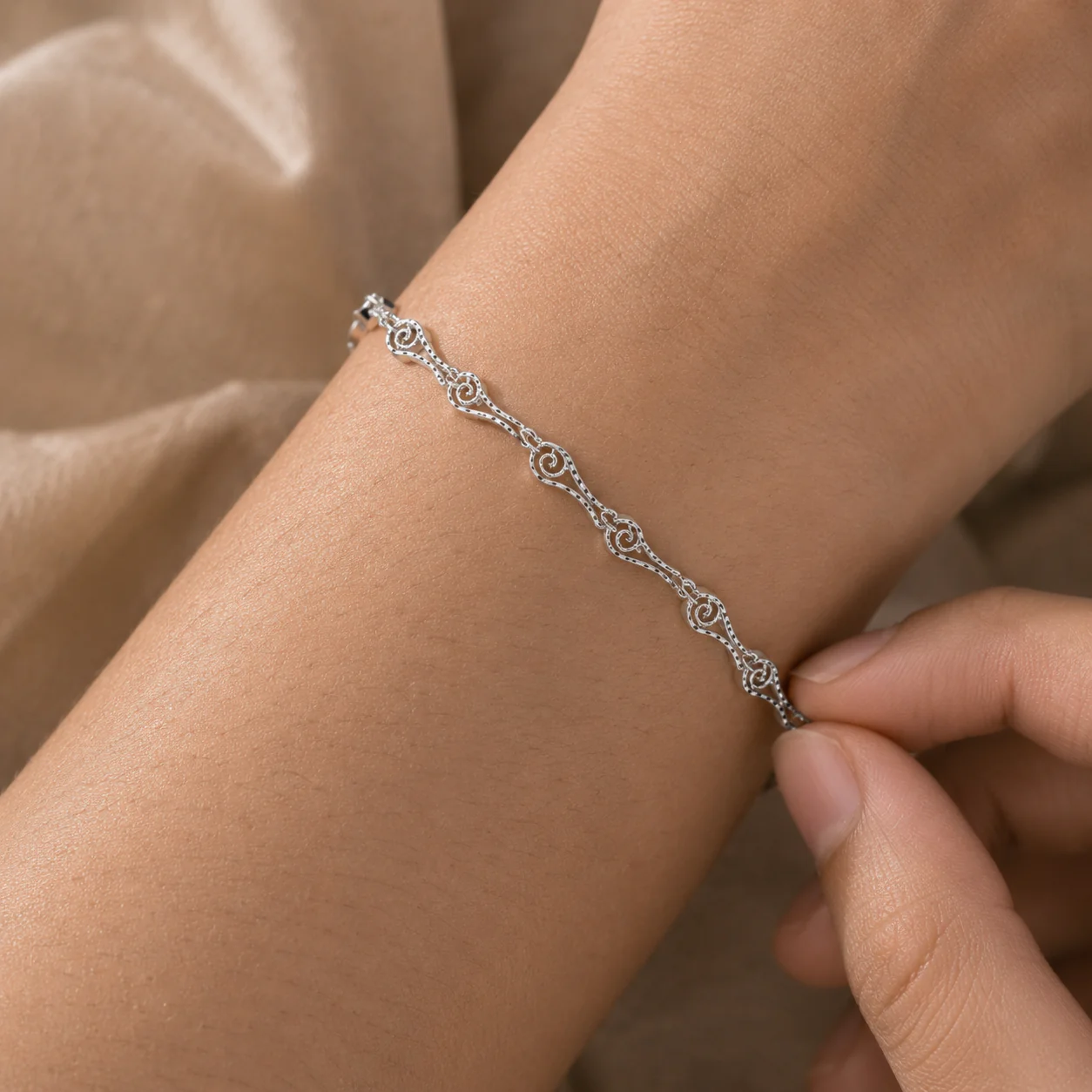 Filament Chain Bracelet - Image 4