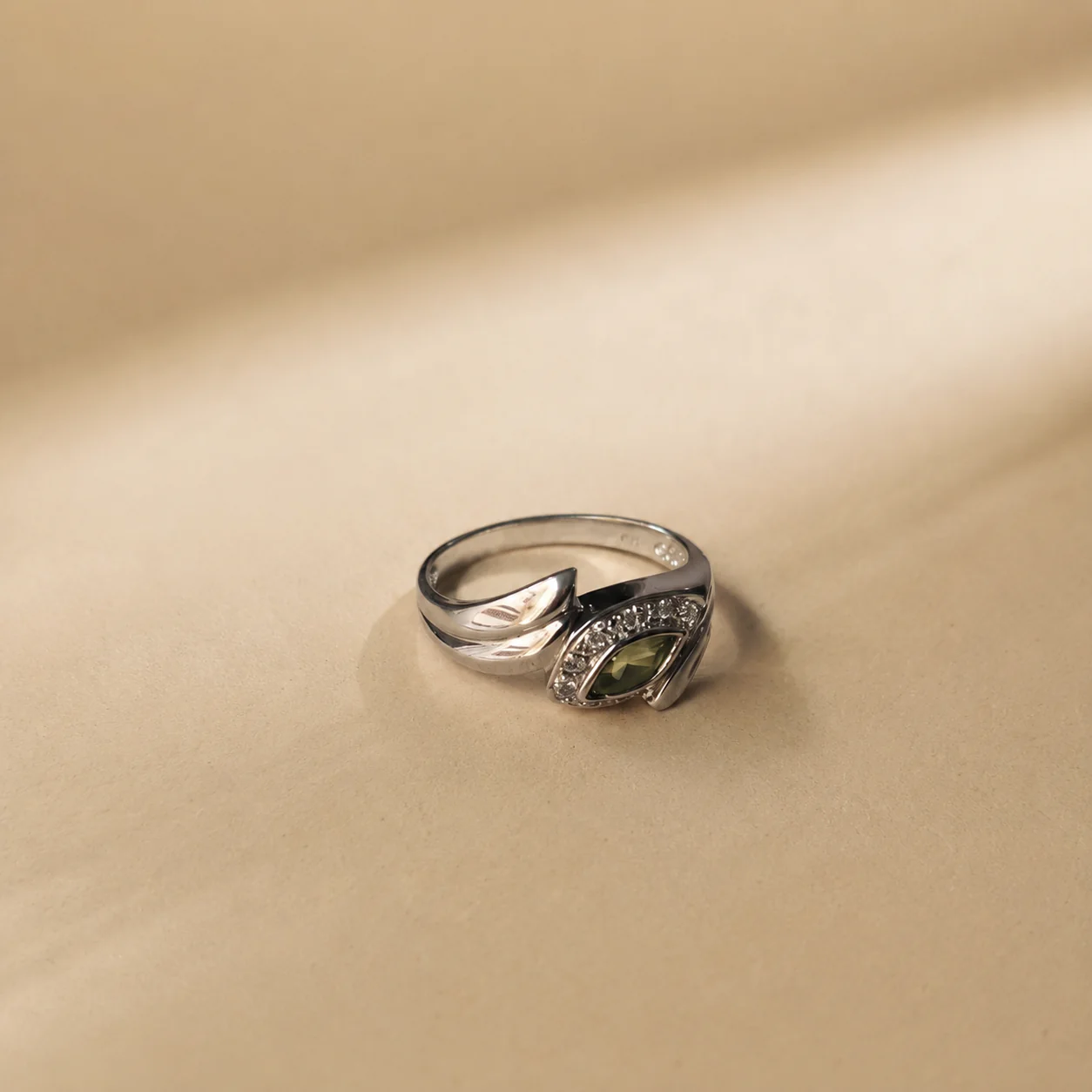 Peridot Marquise Eye Ring - Image 3