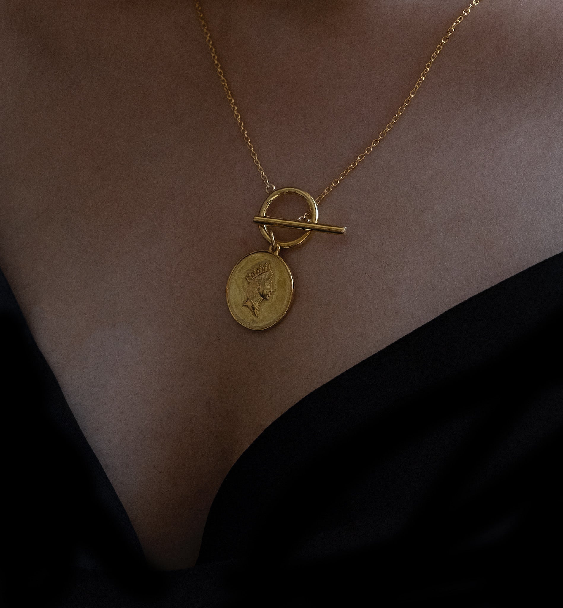 Queen T Bar Necklace - Image 3