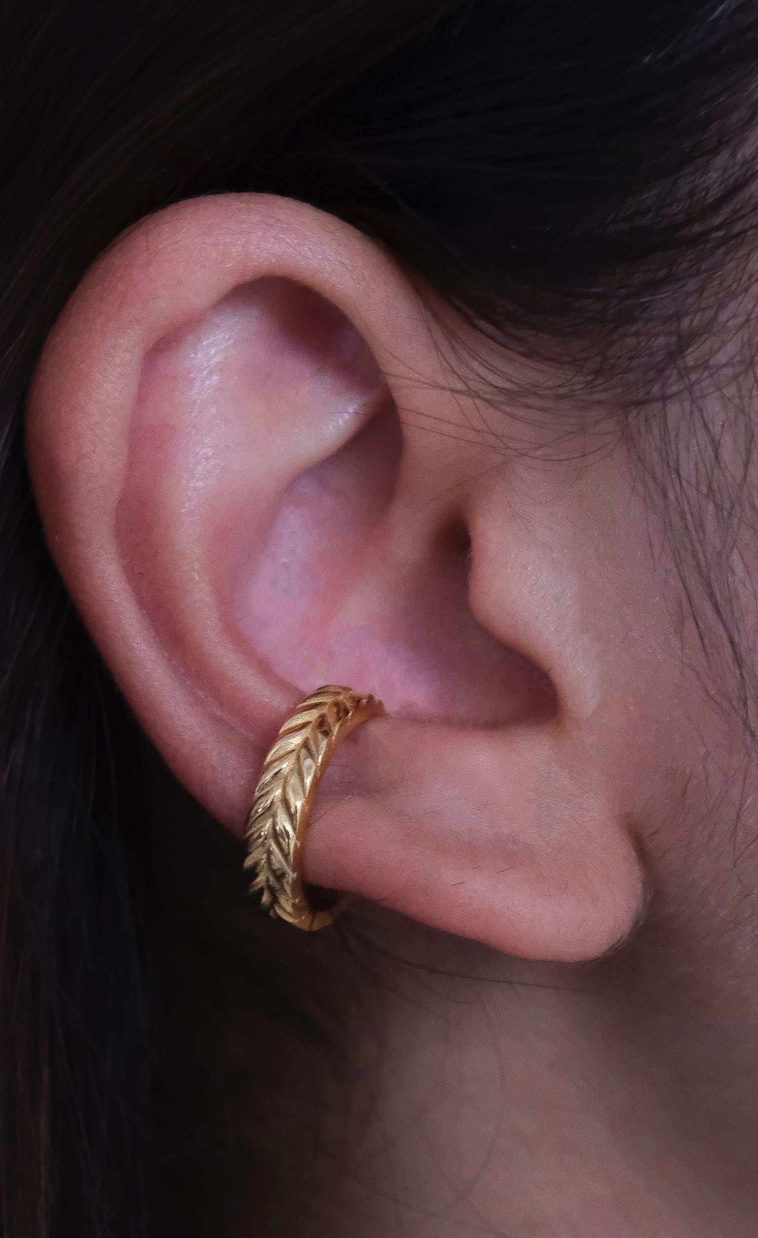 Solid Leaf Ear Cuff - Image 2