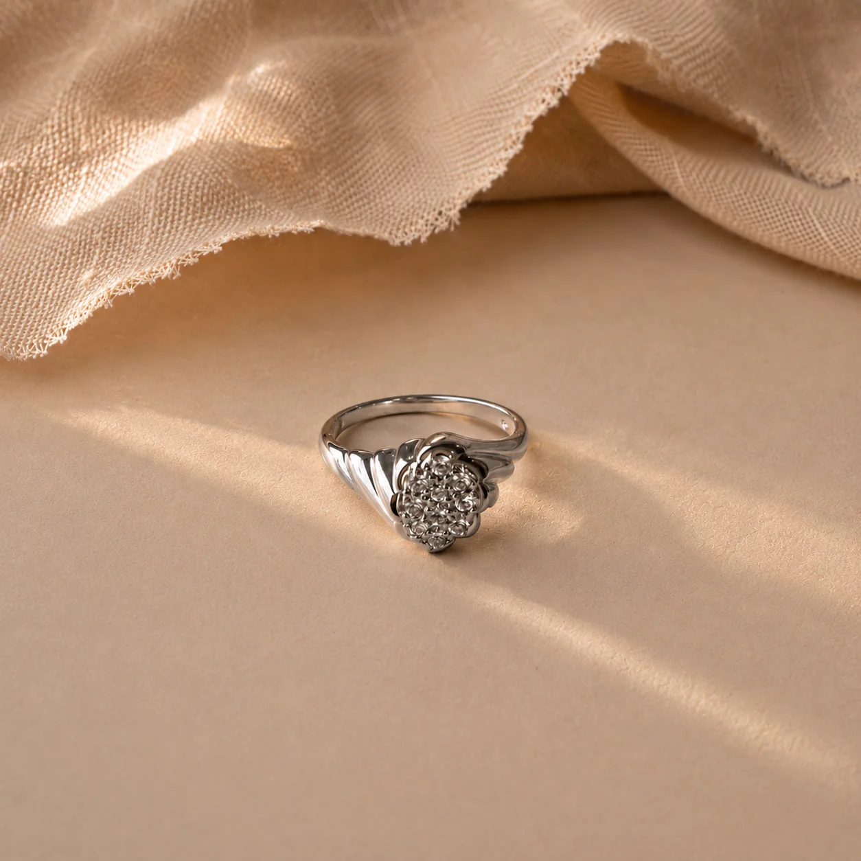 Vintage Floral Cluster Ring - Image 3